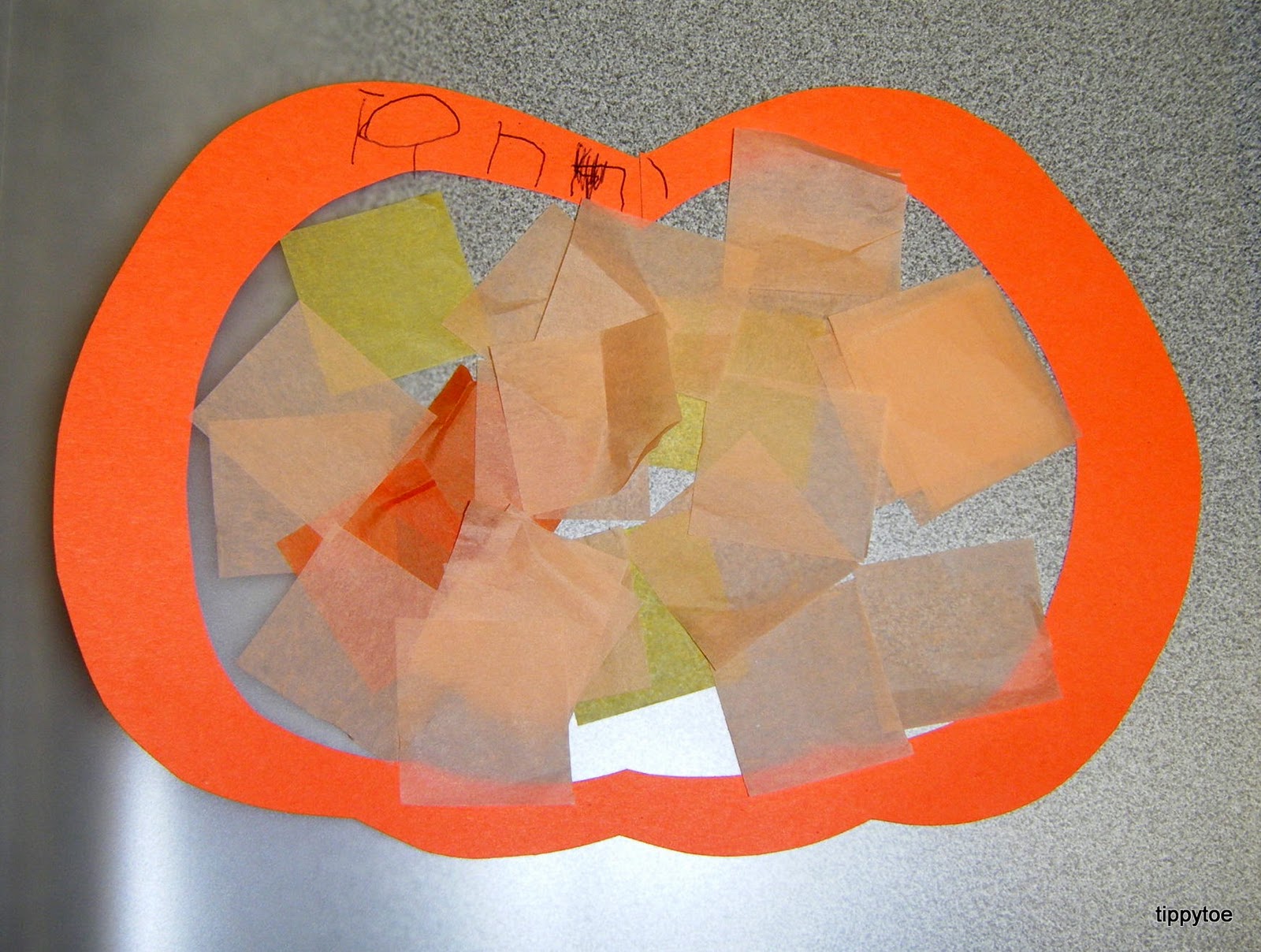 tippytoe-crafts-pumpkin-suncatchers