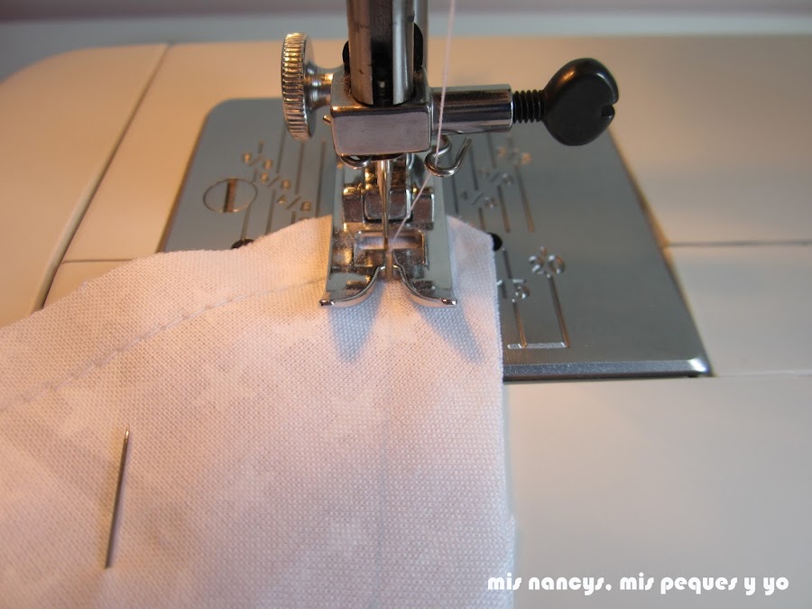 mis nancys, mis peques y yo, tutorial DIY cojín con forma de estrella de Navidad, coser pespunte