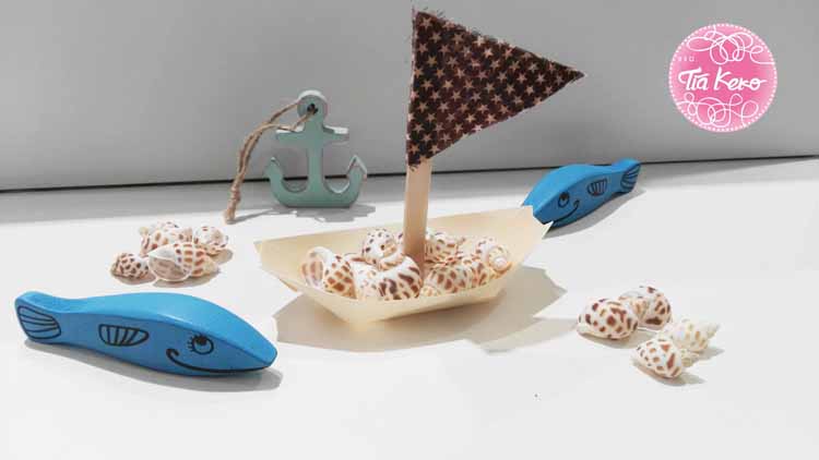 Un barco velero de madera - HANDBOX