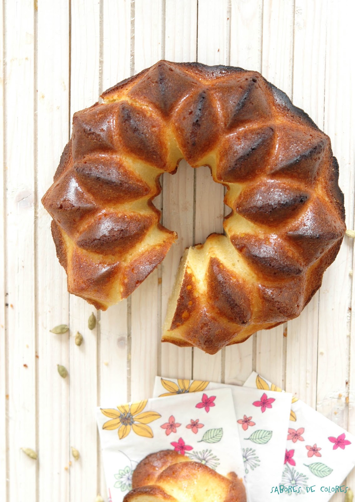 Bundt cake de requesón, naranja y cardamomo Bundt cake de requesón, naranja y cardamomo