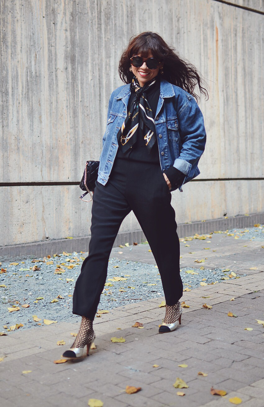 Oversized denim jacket street style Oversized denim jacket street style