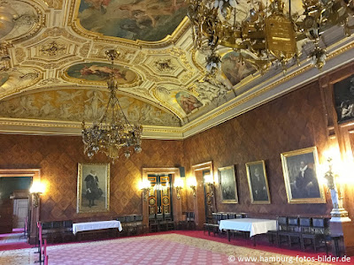 Saal mit Gemälden ehemaliger Bürgermeister von Hamburg Saal mit Gemälden ehemaliger Bürgermeister von Hamburg