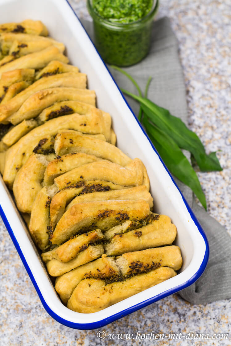 Pull apart bread with wild garlic pesto Cooking with Diana
