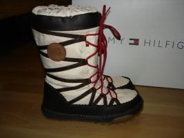 tommy hilfiger moon boots