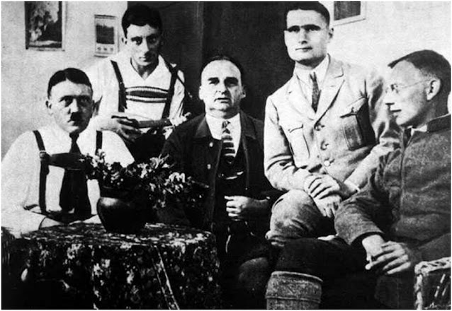 Узники Ландсбергской тюрьмы в 1924 г. Рядом с Гитлером - Эмиль Морис