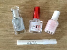 An Easy DIY French Manicure 