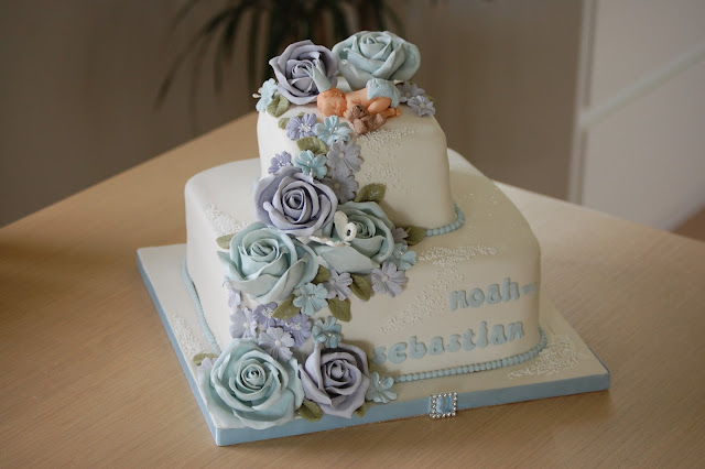 Dåpskake til gutt i blått og lilla Dåpskake til gutt i blått og lilla