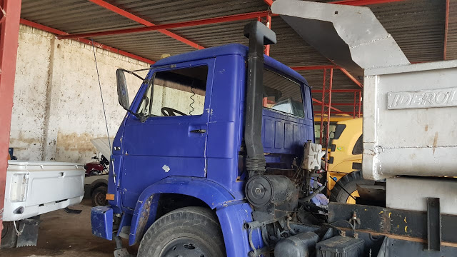 Filadélfia: Garagem da prefeitura se transforma em cemitério de carros sucateados. Filadélfia: Garagem da prefeitura se transforma em cemitério de carros sucateados.