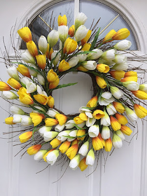 Yellow and white tulip wreath