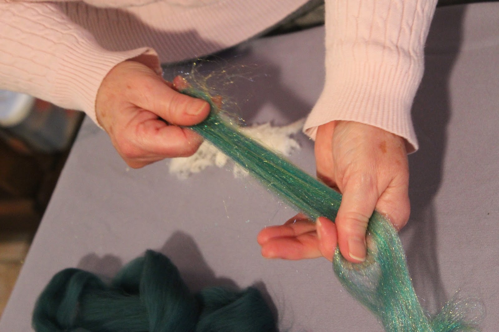 Feistywoman Designs Blending fibers with a drumcarder, Part 1