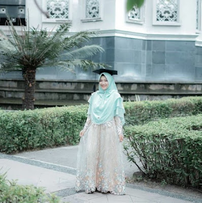 Gambar model hijab wisuda wajah bulat terbaru Gambar model hijab wisuda wajah bulat terbaru