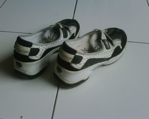 model sepatu gosh terbaru untuk wanita pria ke sekolah dan model sepatu gosh terbaru untuk wanita pria ke sekolah dan