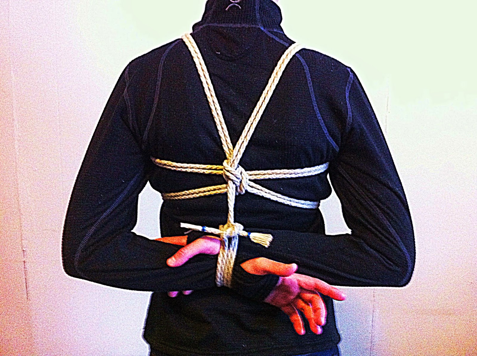 Innovative Fiber Arts / Vermont Rope Bondage Finishing the Munenawa The Wrist Lock