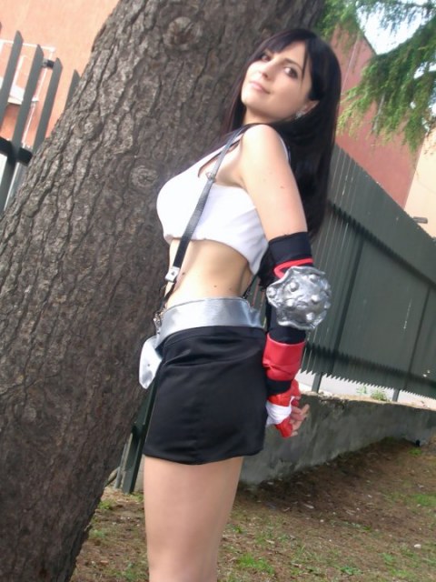 HOT AND SEXY COSPLAY Tifa