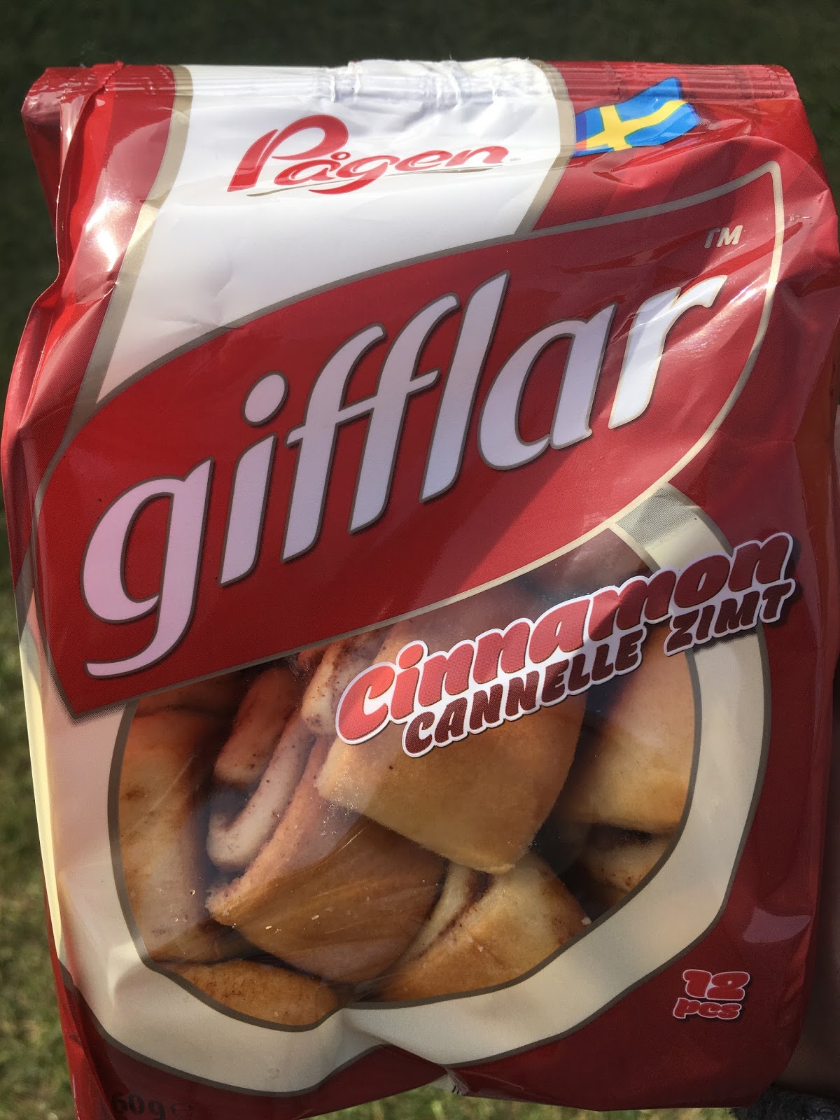 A Review A Day: Today's Review: Gifflar Cinnamon Rolls