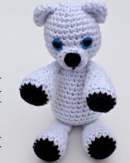 http://stitchandunwind.com/free-crochet-pattern-klondike-the-snow-bear/