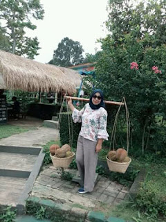 Agrowisata Bhakti Alam, Ngembal, Pasuruan : Tempat Rekreasi, Outbound & Edukasi Serta Hunting Foto Lis Chava sbg Penjual Duren Ayu di Agrowisata Bhakti Alam, Ngembal, Pasuruan