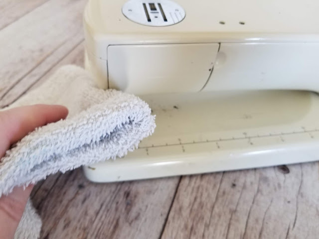How to Clean the outside of a Sewing Machine