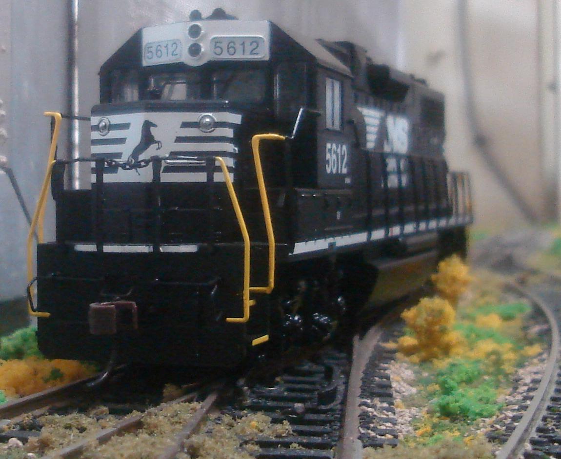 Rivet Counter HO Scale EMD SD40-2B, Burlington Northern/As Rebuilt