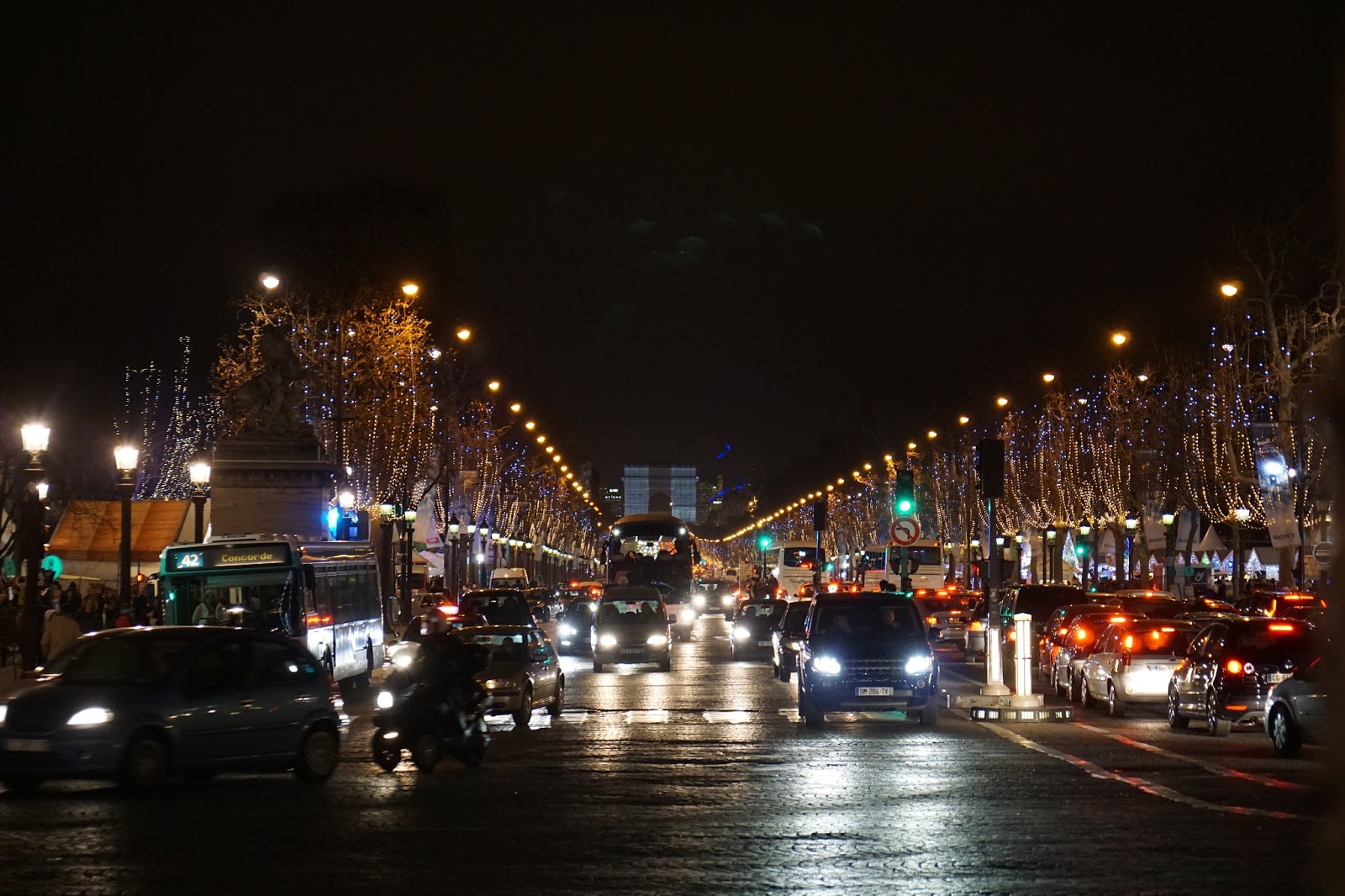 シャンゼリゼ通り（L'Avenue des Champs-Élysées）