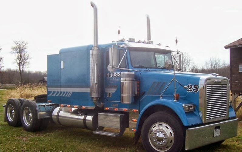 2003 Freightliner Classic Semi Truck for Sale