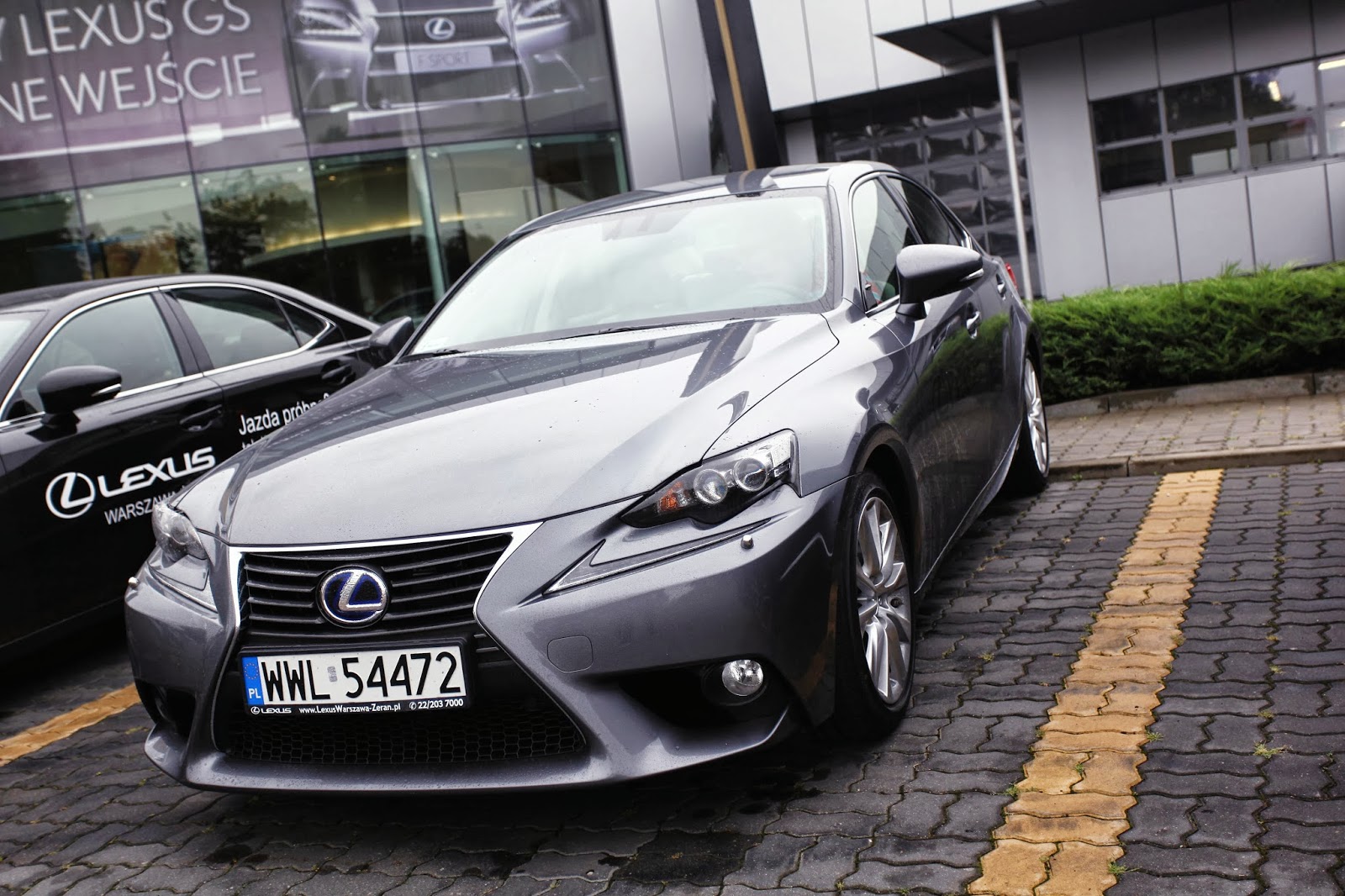 Redline MotoBlog Wyścig na ¼ mili Lexus IS300h i Lexus