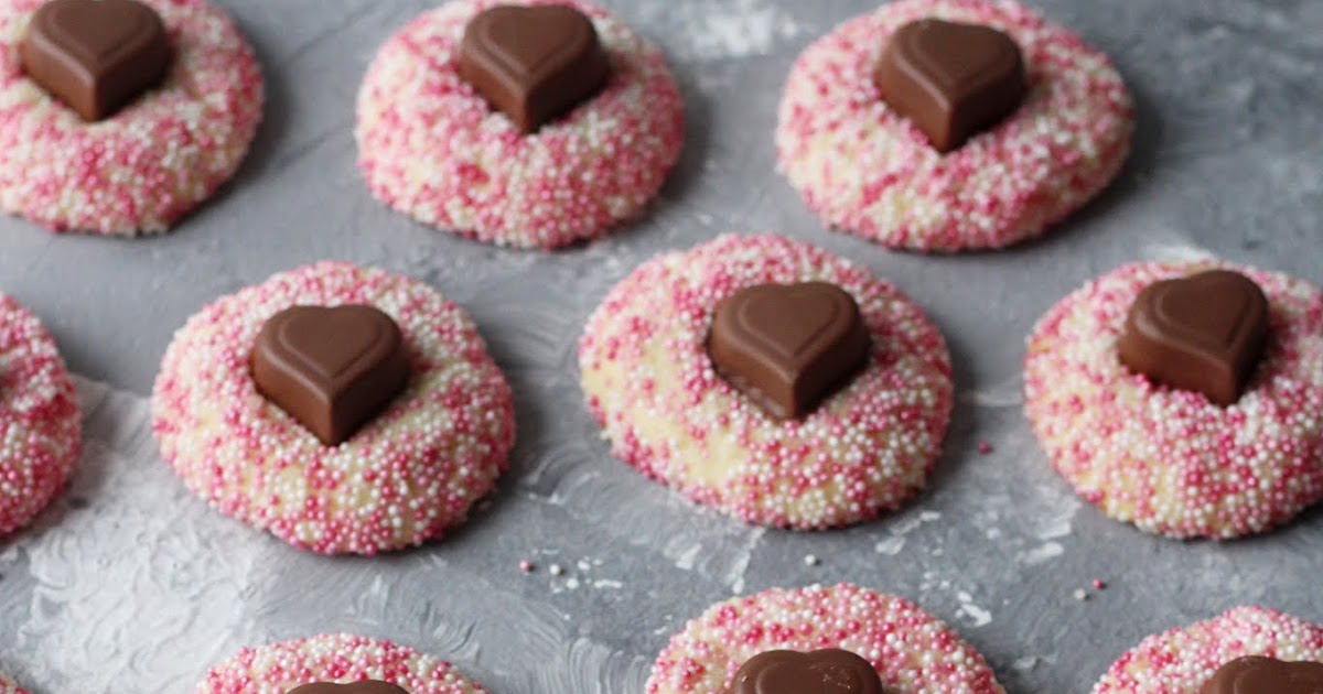 Thumbprint ConfettiCookies mit Frischkäse und Schokoherzen zum