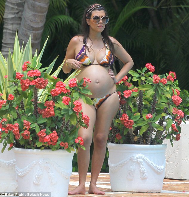 Kourtney Pregnant Belly Naked - Nude Pregnant: Heavily pregnant Kourtney Kardashian heats up the Caribbean  during family break