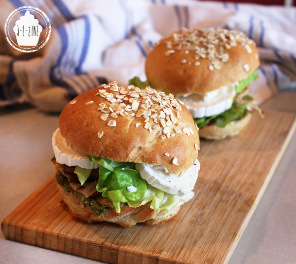 Qezine Burger chèvre, pesto et poulet grillé