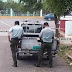 Suspenden agentes que fueron fotografiados orinando en la vía pública