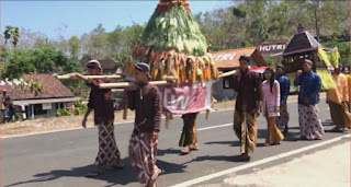  Masyarakat Gunung Kidul di Provinsi DI Yogyakarta mengenal tradisi rasulan Tradisi Rasulan Masyarakat Gunung Kidul
