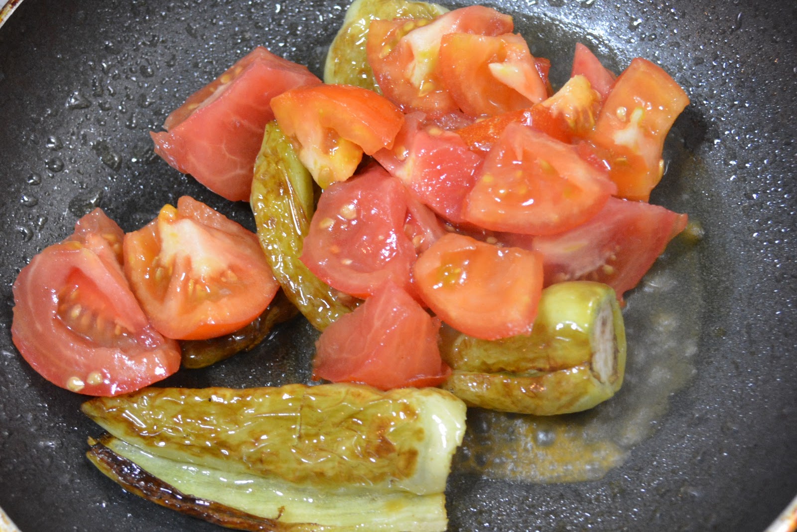 Moms Food Fried peppers with tomato and feta cheese
