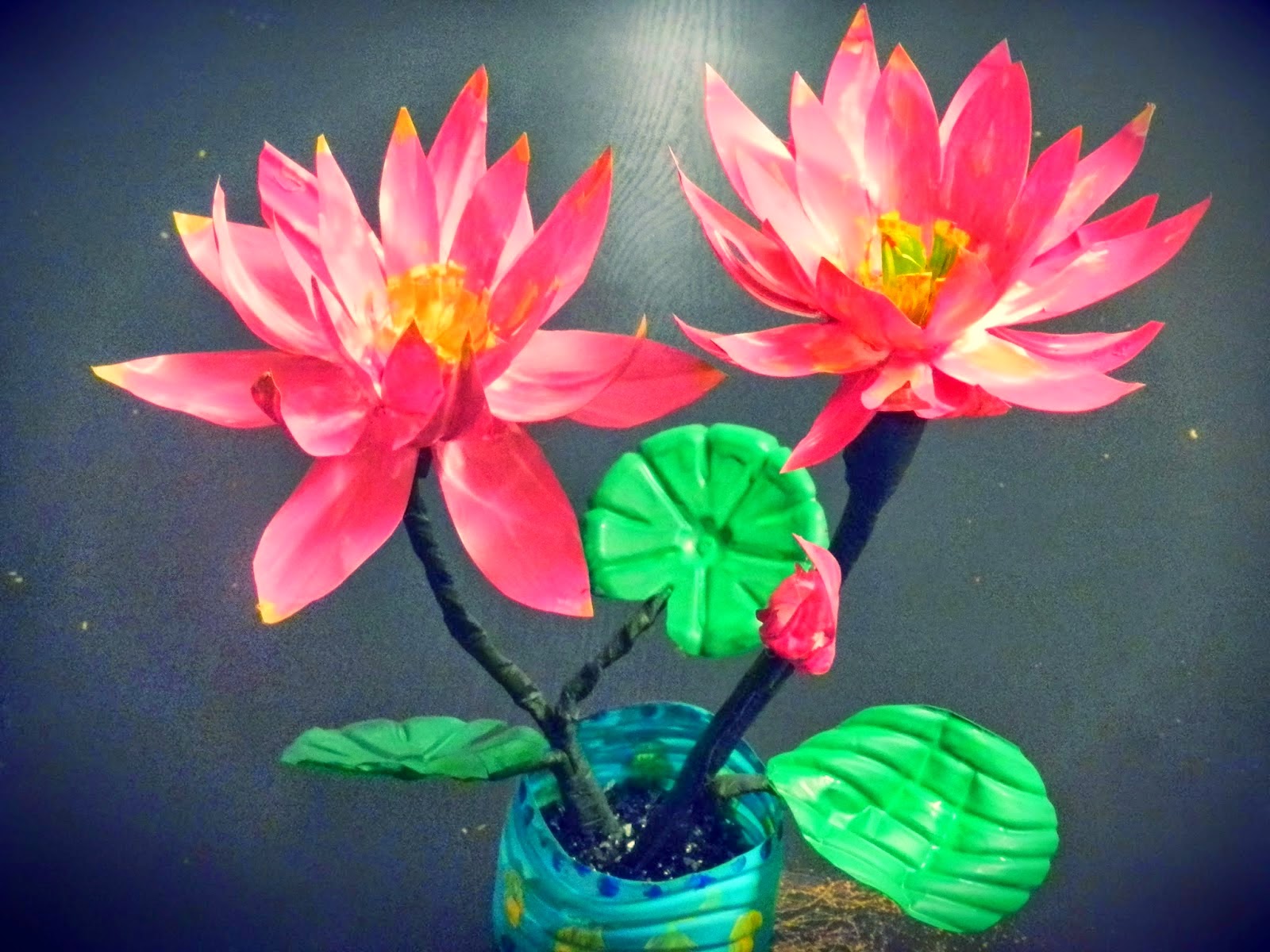 Recycle 'flower' craft with plastic bottle Creative Art and Craft Ideas