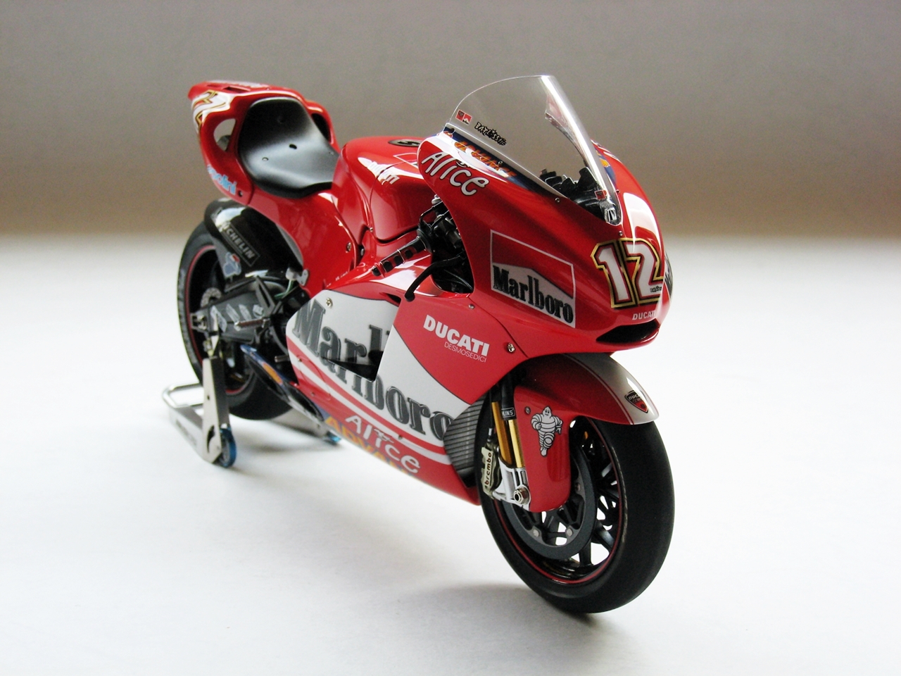 ducati desmosedici gp4