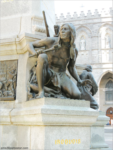 Monumento a Paul Chomedey de Maisonneuve: Escultura de un Guerrero Iroqués