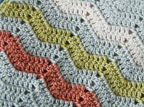 Crochet blanket: a ripple stitch in StonewashedXL | Happy in Red Crochet blanket: a ripple stitch in StonewashedXL | Happy in Red