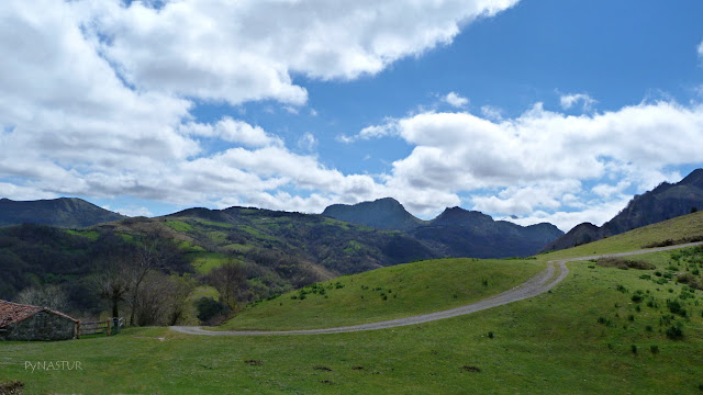 Mota Cea y Cetín desde Collada Praduela Mota Cea y Cetín desde Collada Praduela