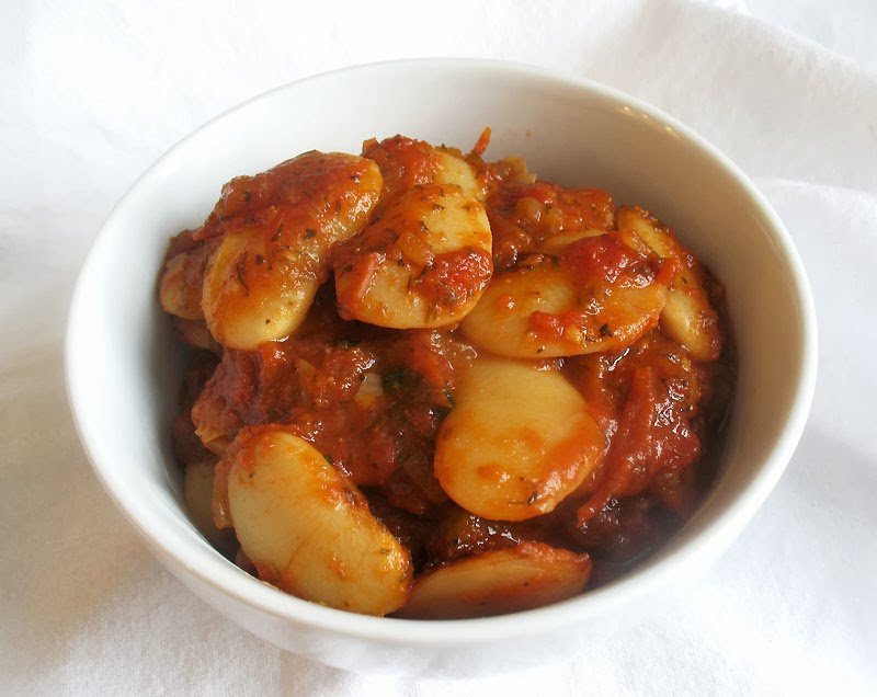 Gigantes Simmered in a Garlicky Tomato Sauce (Fassoulia) | Lisa's ...