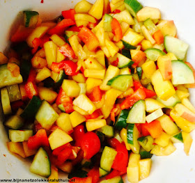 geel rood groen mango paprika komkommer salade roedjak