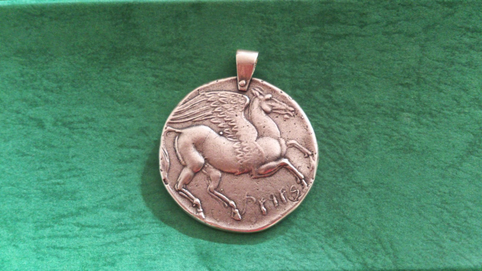 Paula Vega Joyas: Colección Tharsis - Huella de Diosas