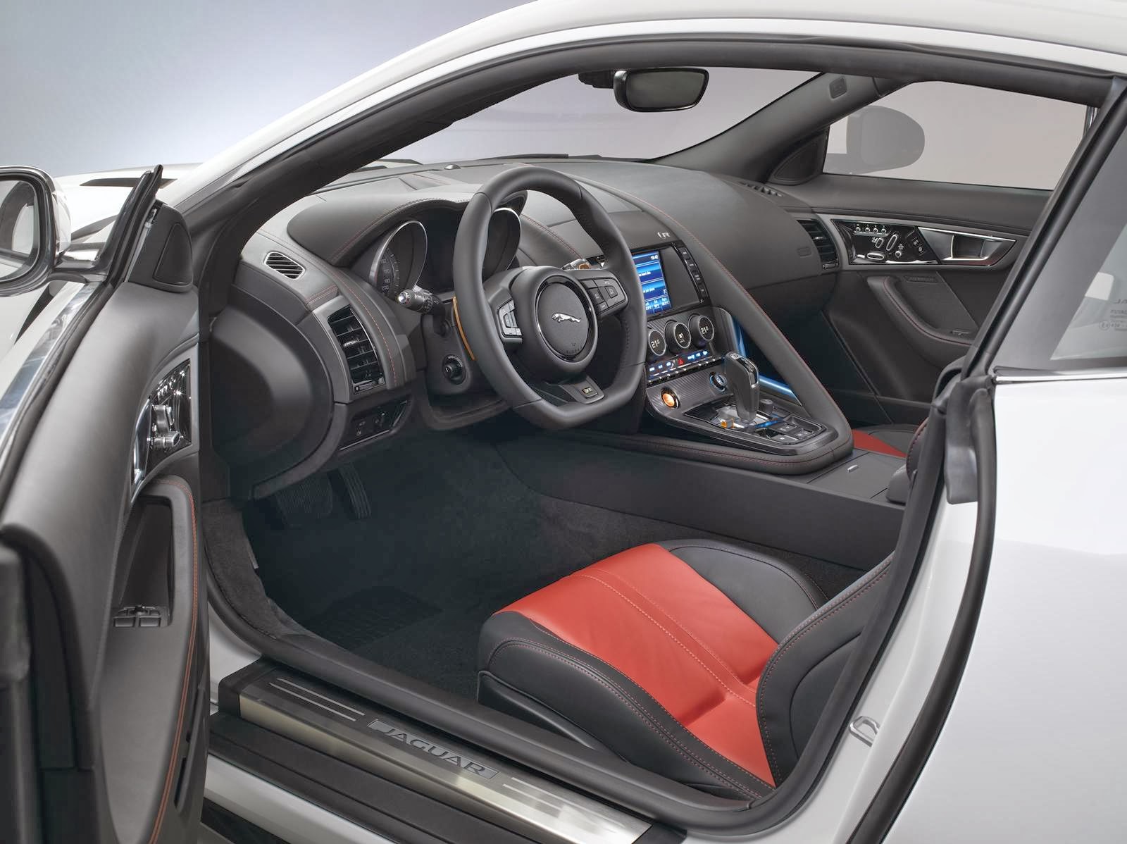 [Resim: Jaguar+F-Type+Coup%C3%A9+4.jpg]