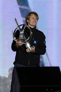 Vainqueur du Vendée Globe, François Gabart recevait son trophée hier aux Sables d'Olonne.