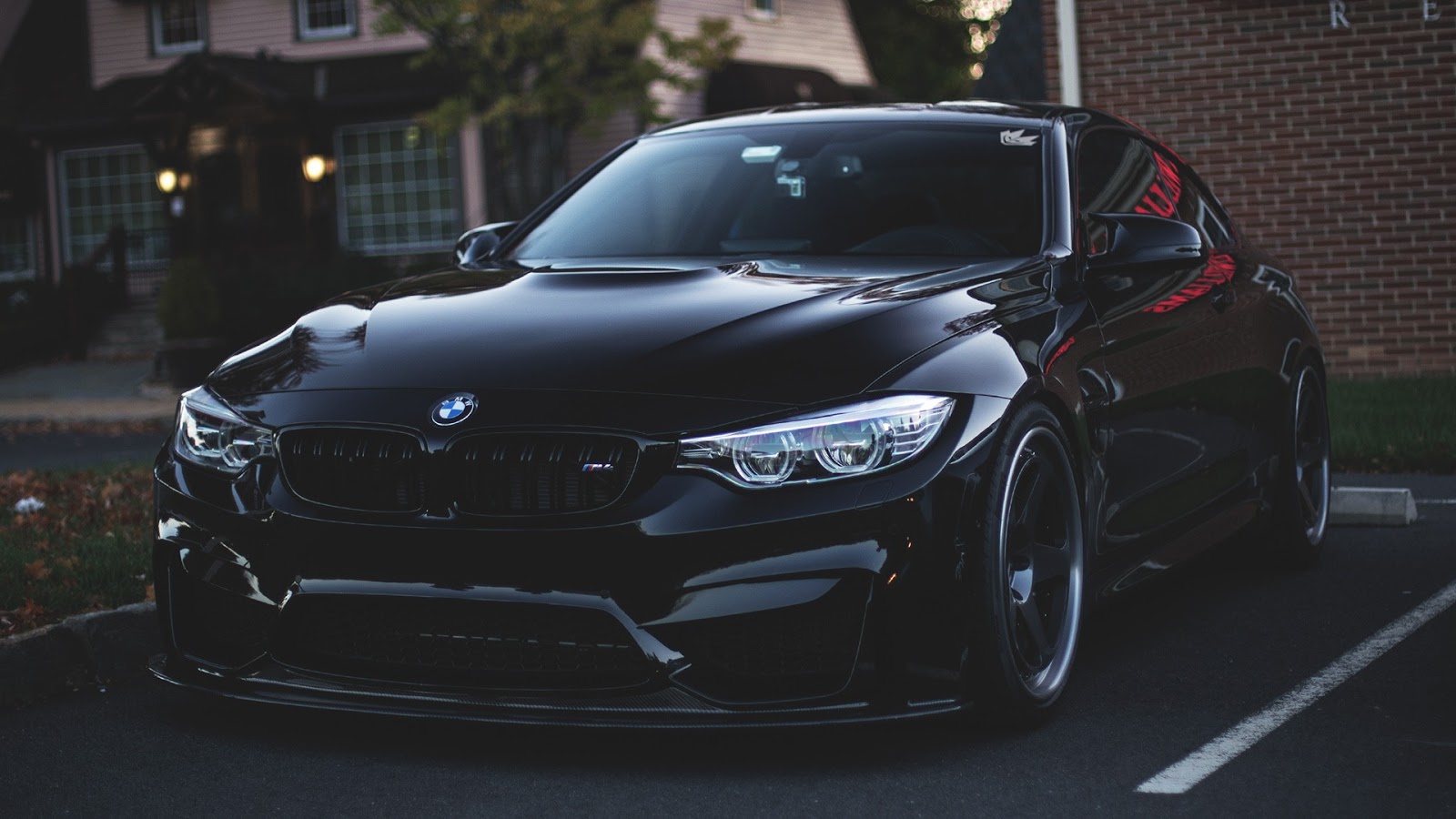Black BMW M4