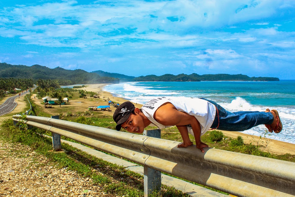 мейк май трип. туристы в горах. туризм картинки. поход в горы. пешеходный туризм.