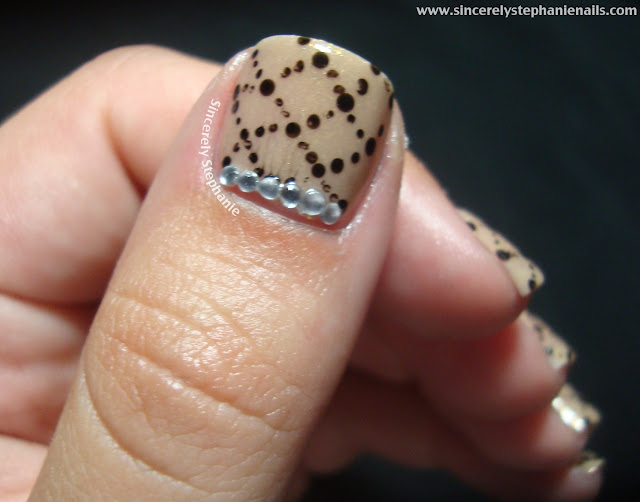 dot nail art