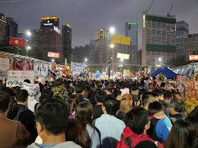 night crowd at the Victoria Park Lunar New Year Fair