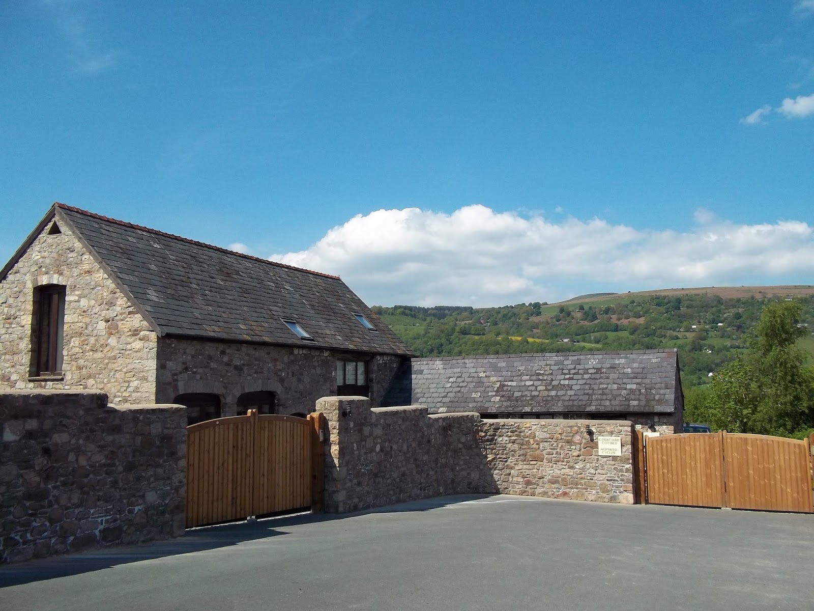The Holiday Cottages Courtyard Cottage at Hopyard Farm, Govilon