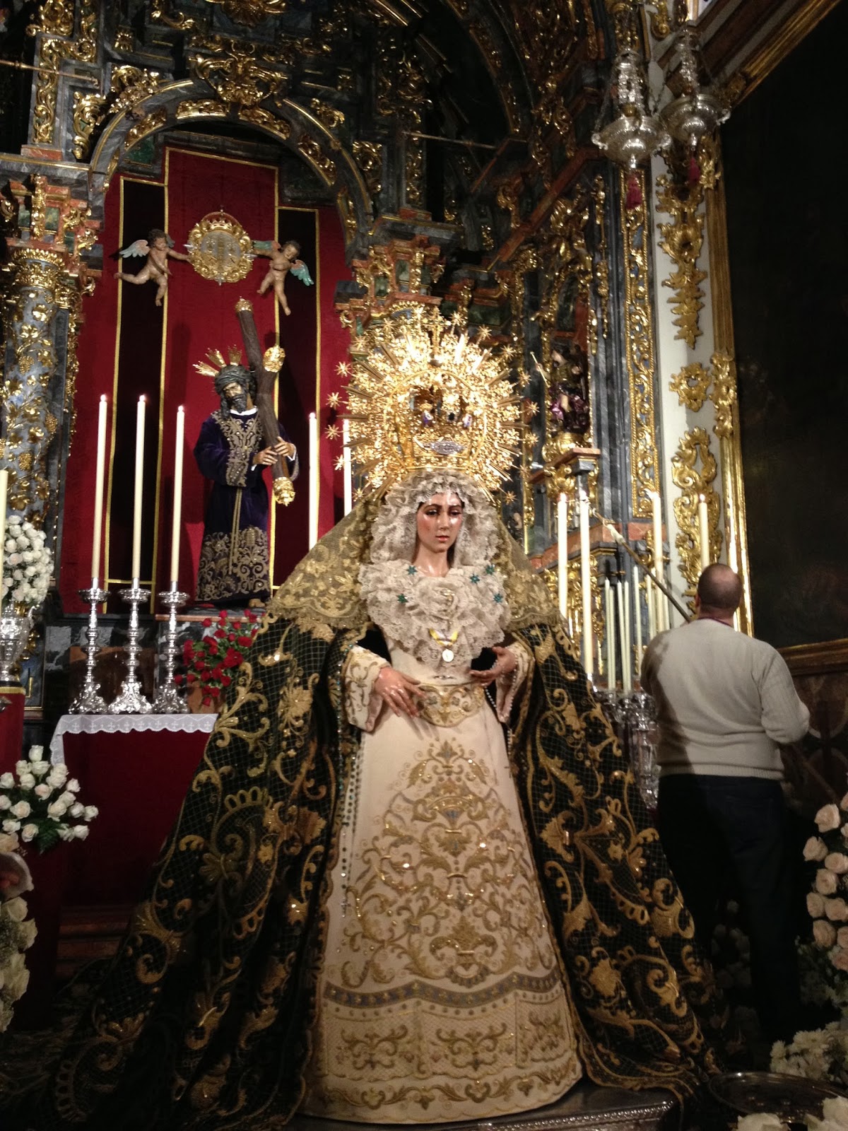 Apuntes cofrades Besamanos a la Esperanza Macarena de Madrid