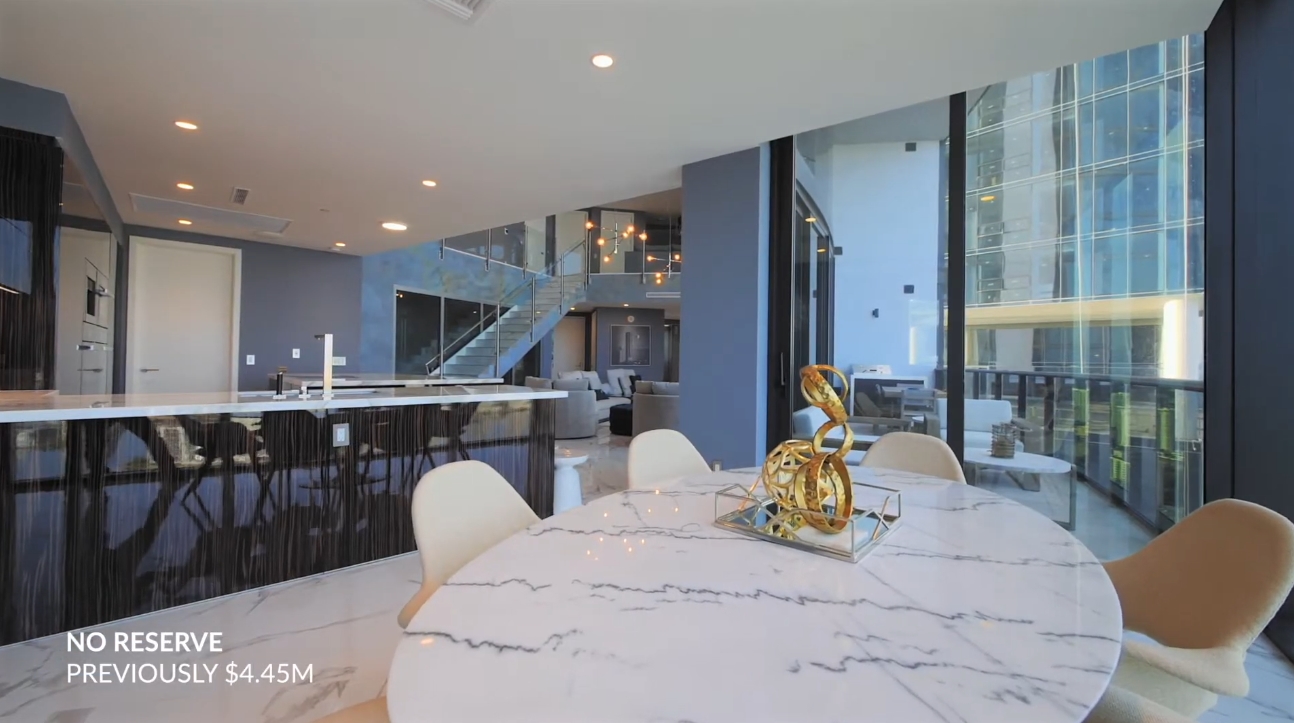 High-End Home Interior Design Tour vs. 211 Town Line Road Barrie, ON - Sotheby's International Realty Canada