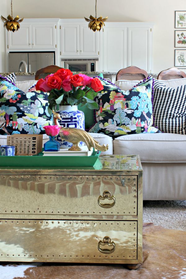 I Struck Gold Br Chest Coffee Table Dimples And Tangles And It Also Complements The Small Br Trunk I Bought From Craigslist A Few Years Ago Nicely